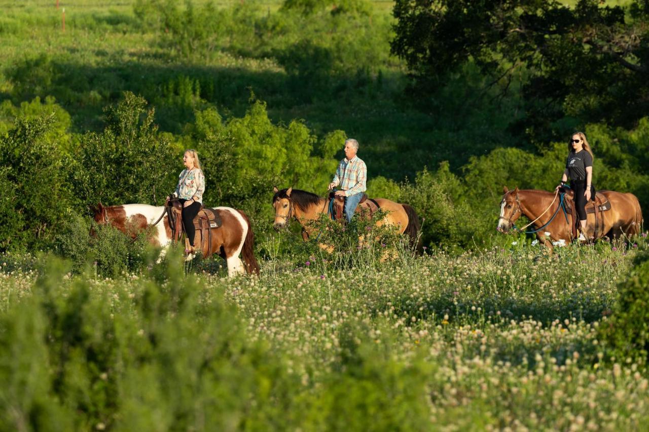 Wildcatter Ranch And Resort Graham Ngoại thất bức ảnh