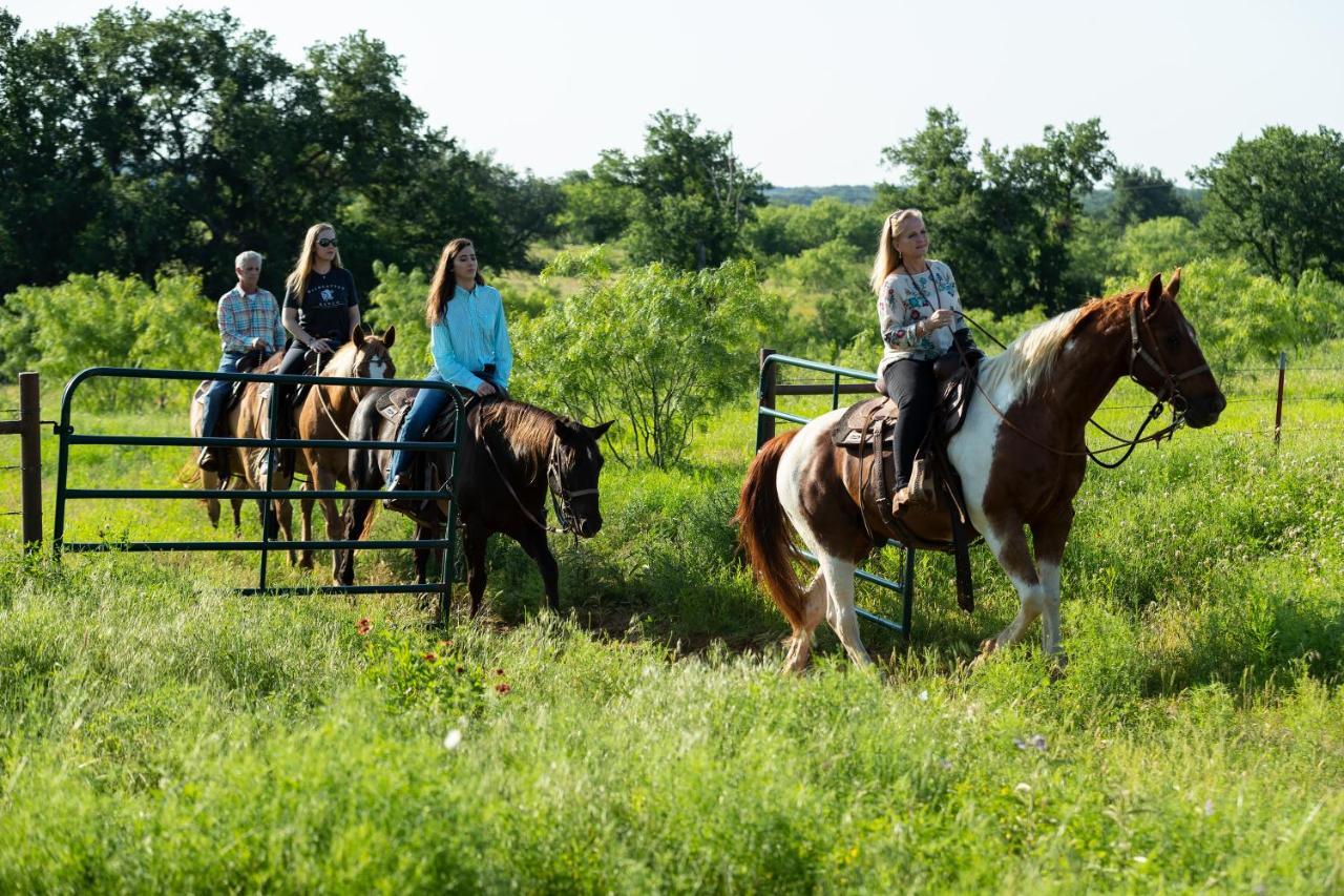Wildcatter Ranch And Resort Graham Ngoại thất bức ảnh