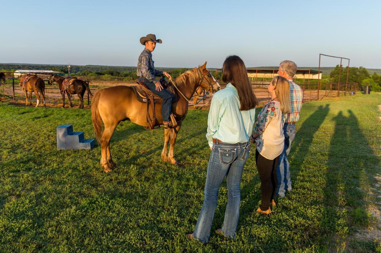 Wildcatter Ranch And Resort Graham Ngoại thất bức ảnh