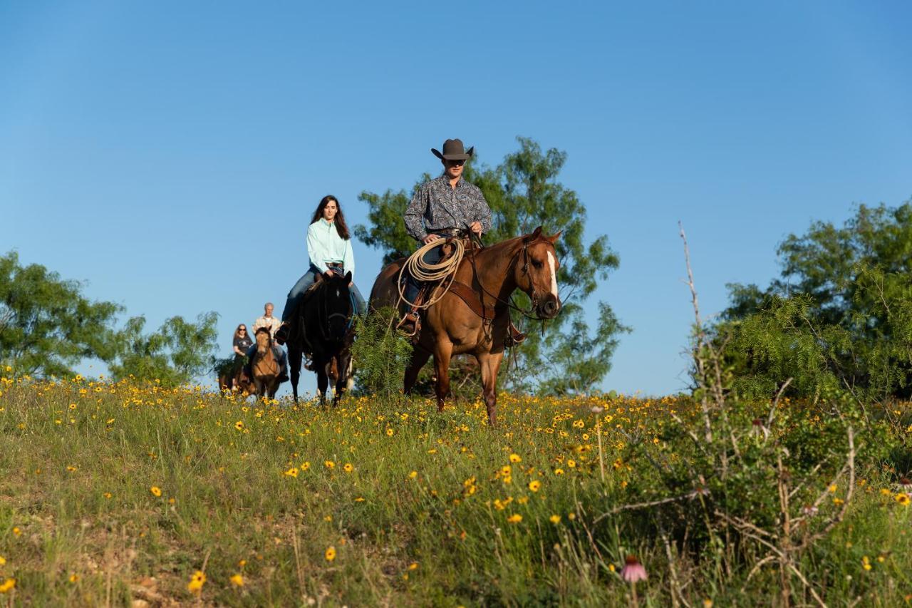 Wildcatter Ranch And Resort Graham Ngoại thất bức ảnh